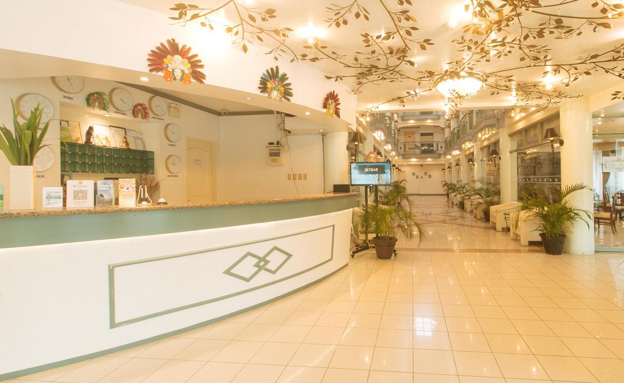 Royal Am Rei Hotel By Reddoorz Bacolod Exterior foto
